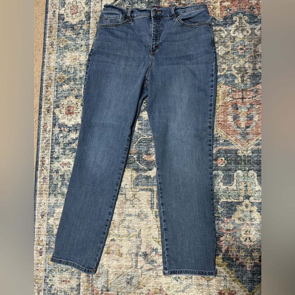 Gloria Vanderbilt Amanda. Size 12 petite